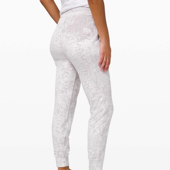 Lululemon Ready to Crush Jogger - Picture 2 of 7